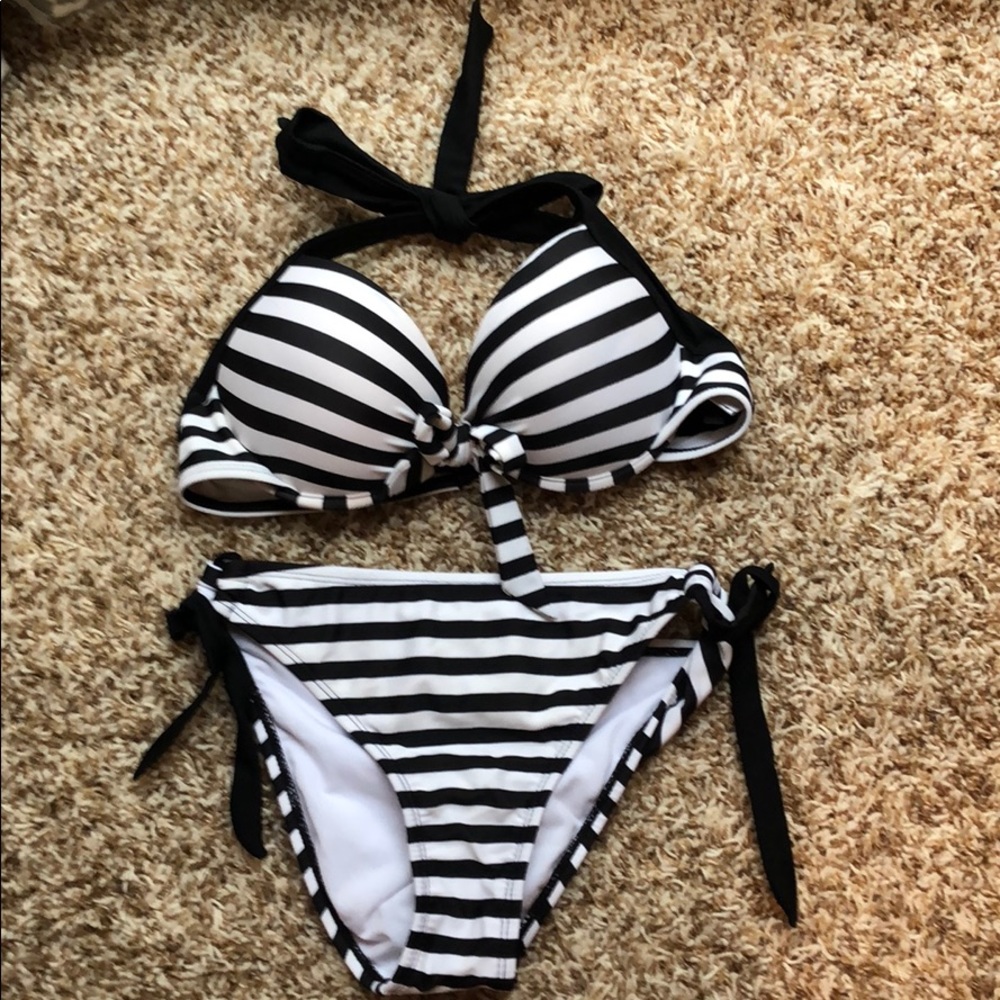 Swimsuit top & bottom